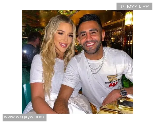 足球场上的爱恋与激情 球星情侣的甜蜜瞬间与精彩故事 足球场上的爱恋与激情 球星情侣的甜蜜瞬间与精彩故事