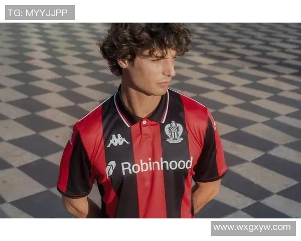 穿着八号球衣的足球明星们及其职业生涯精彩回顾 穿着八号球衣的足球明星们及其职业生涯精彩回顾